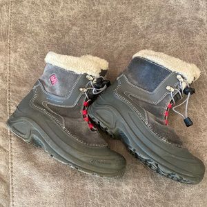 Columbia Women’s Omni Heat Minx Shorty Comfortable Winter Rubber Boot Size 5